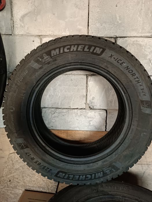 Резина зимняя с шипами,липучка