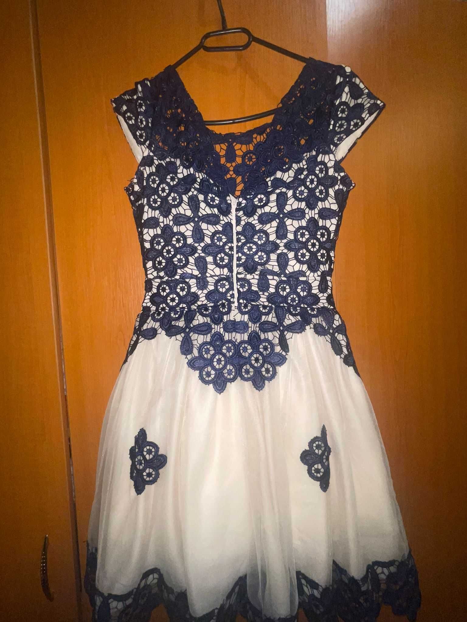 Vand rochie. Purtata o singura dată.