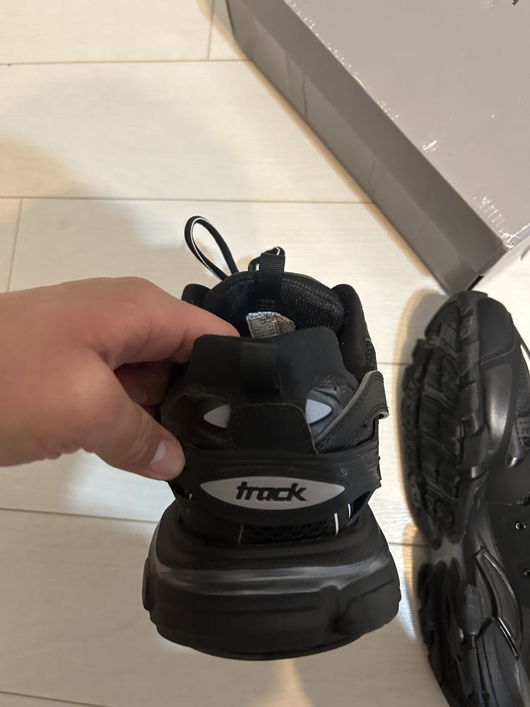 balenciaga track