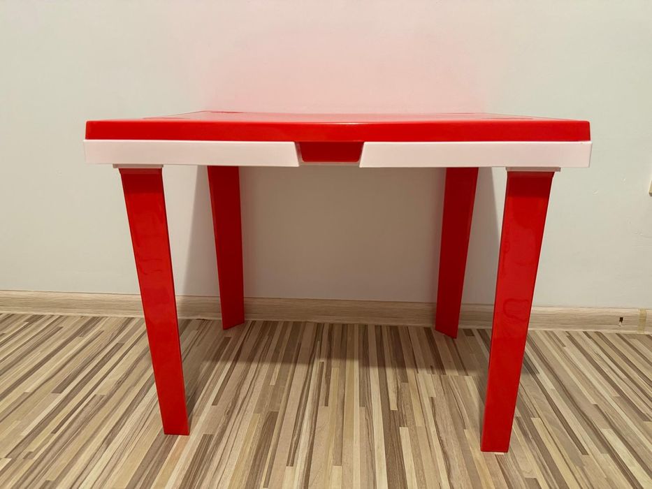 Masa copii rosie