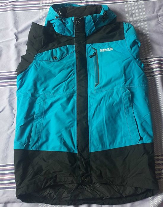 Vând geaca de ski pt băieți marimea 160