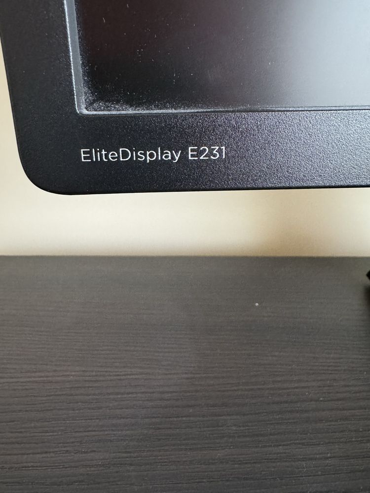 Монитор HP EliteDisplay E231 23”