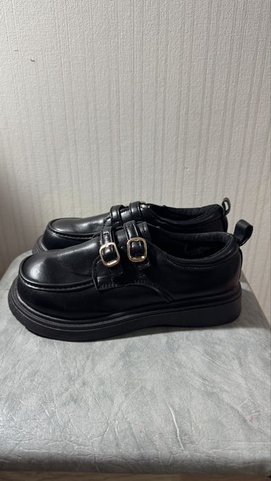 Продам новые лоферы на девочку