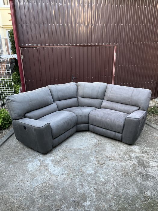 Vând Colțar Recliner, Acționat Electric, Model Deosebit și Modern