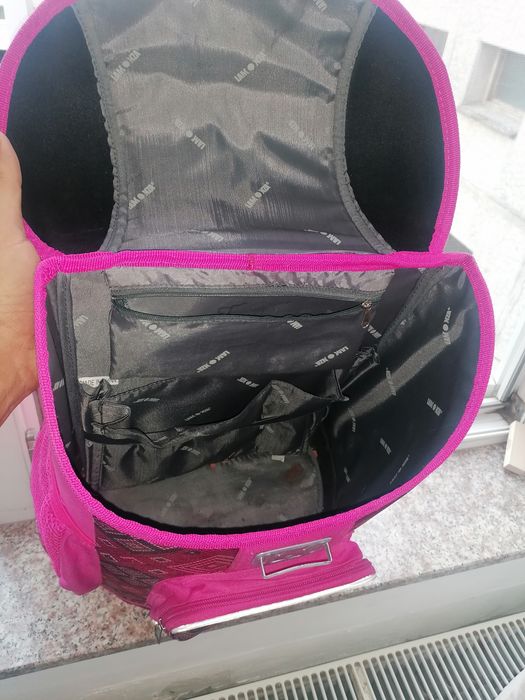 Vând ghiozdan lamonza pt clasele I-IV preț 50 lei