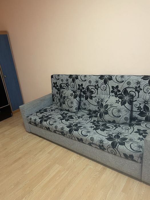 Диван Раскладушка в Хорошем Состоянии