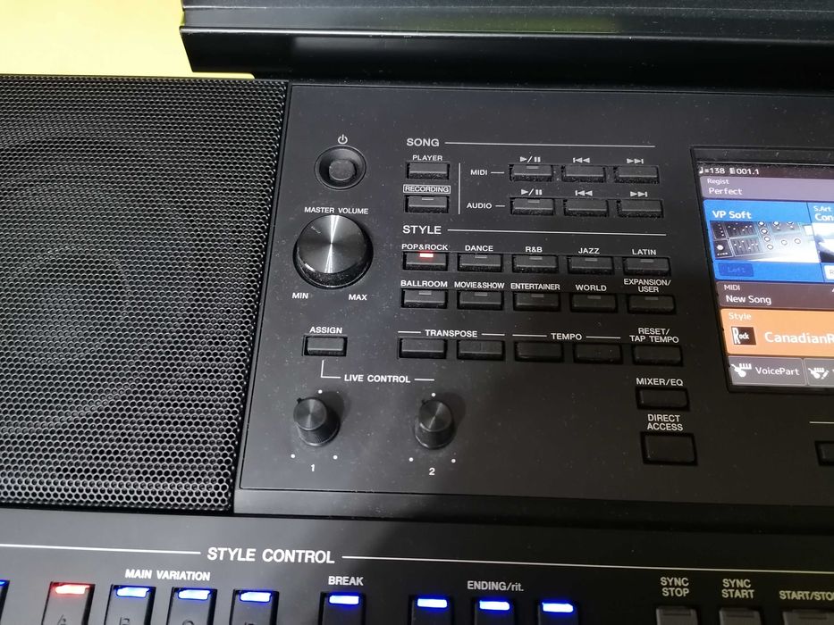 Orga Yamaha PSR-SX700 (Husa+stativ+pedala+stil/ritm)