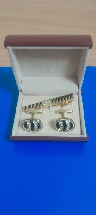 Продаются запонки и держатель для галстука