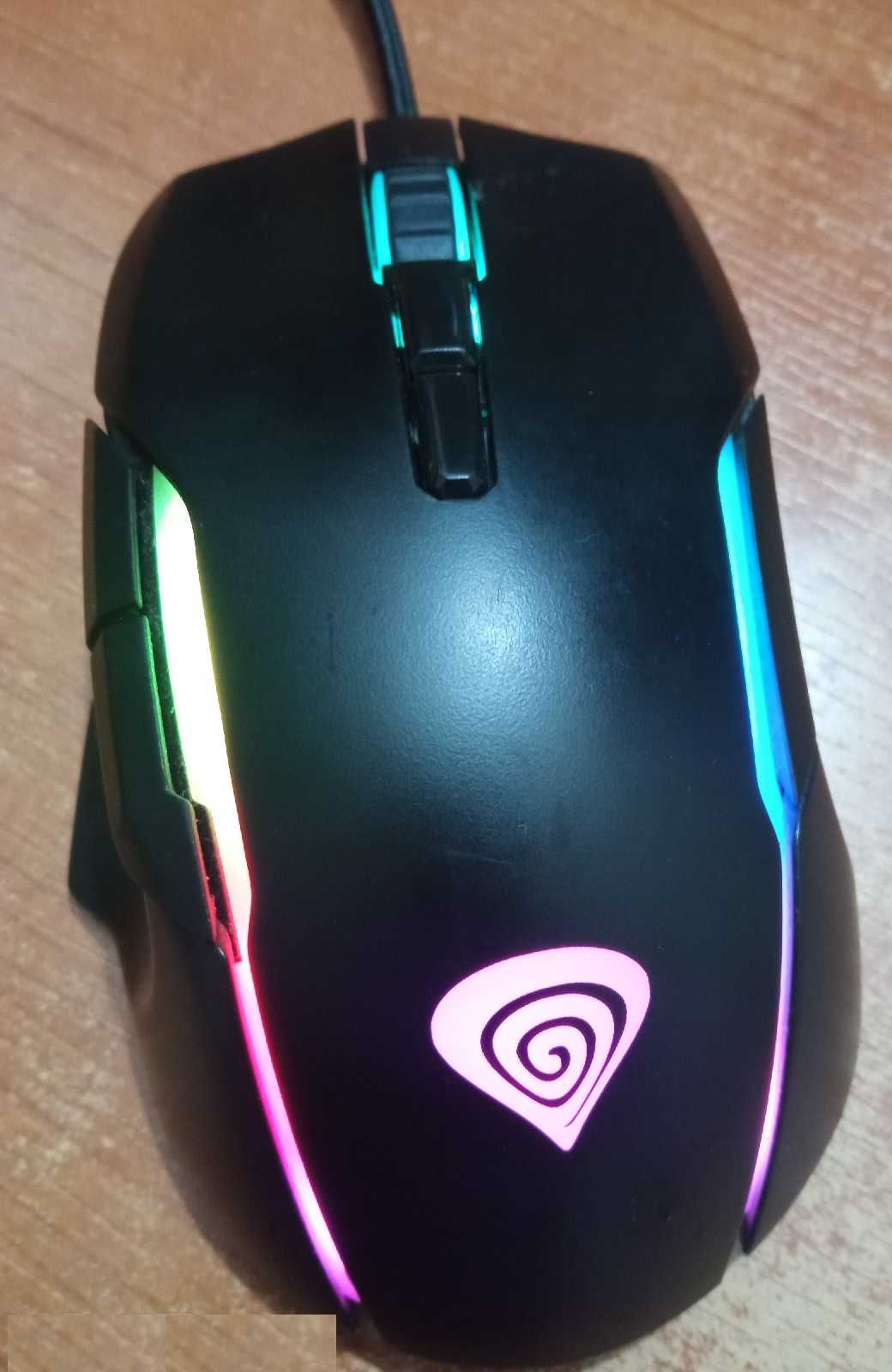Vand Mouse Gaming Genesis Xenon 220  cu fir mufa USB si Iluminare RGB