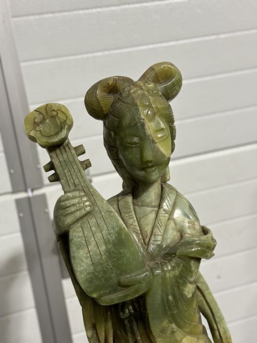 Statueta chinezeasca din jad verde