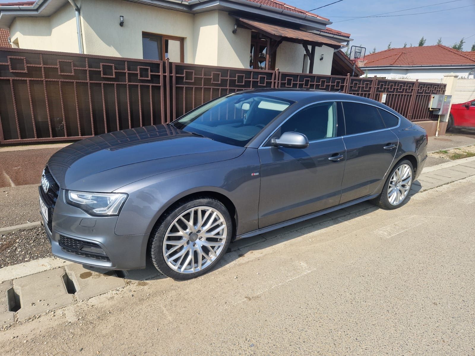 Vând Audi A5 2.0 TDI