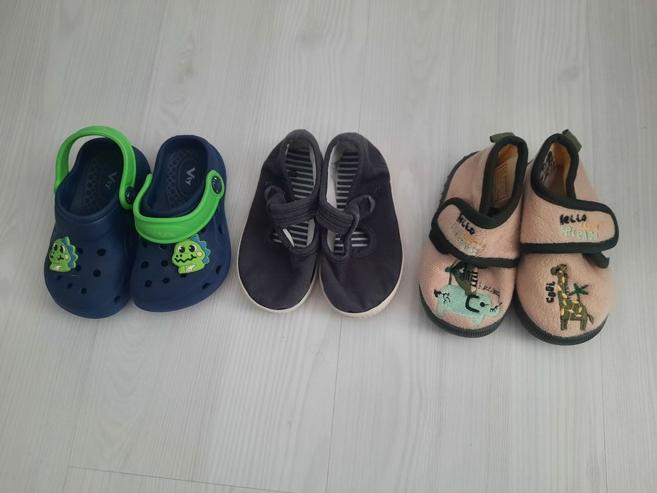 Botosei si papuci 3 perchi marimea 22