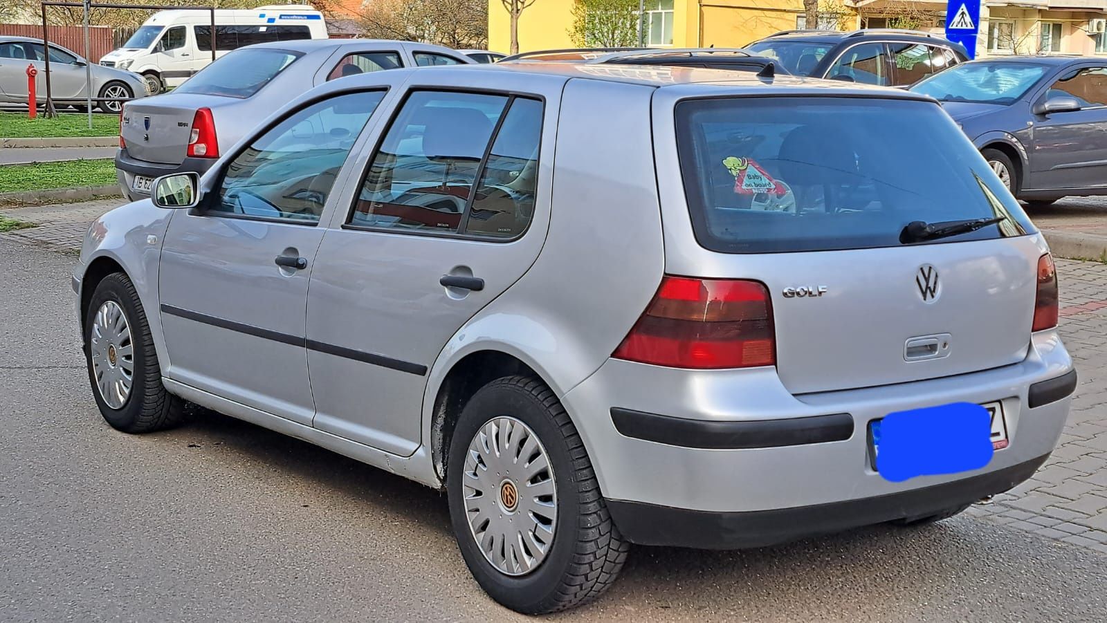 Vând golf 4 benzină 1.4