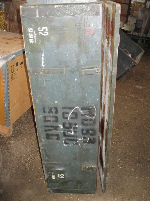 Vand lazi militare pentru munitie care au o vechime de peste 40 de ani