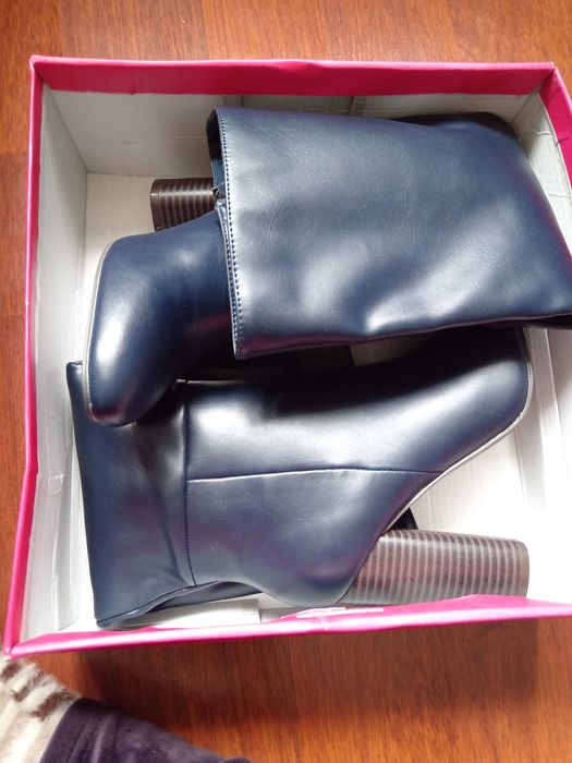 Новые осень-весна сапоги.