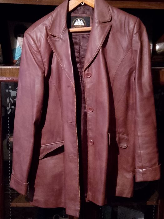 Продам женский кожаный пиджак
