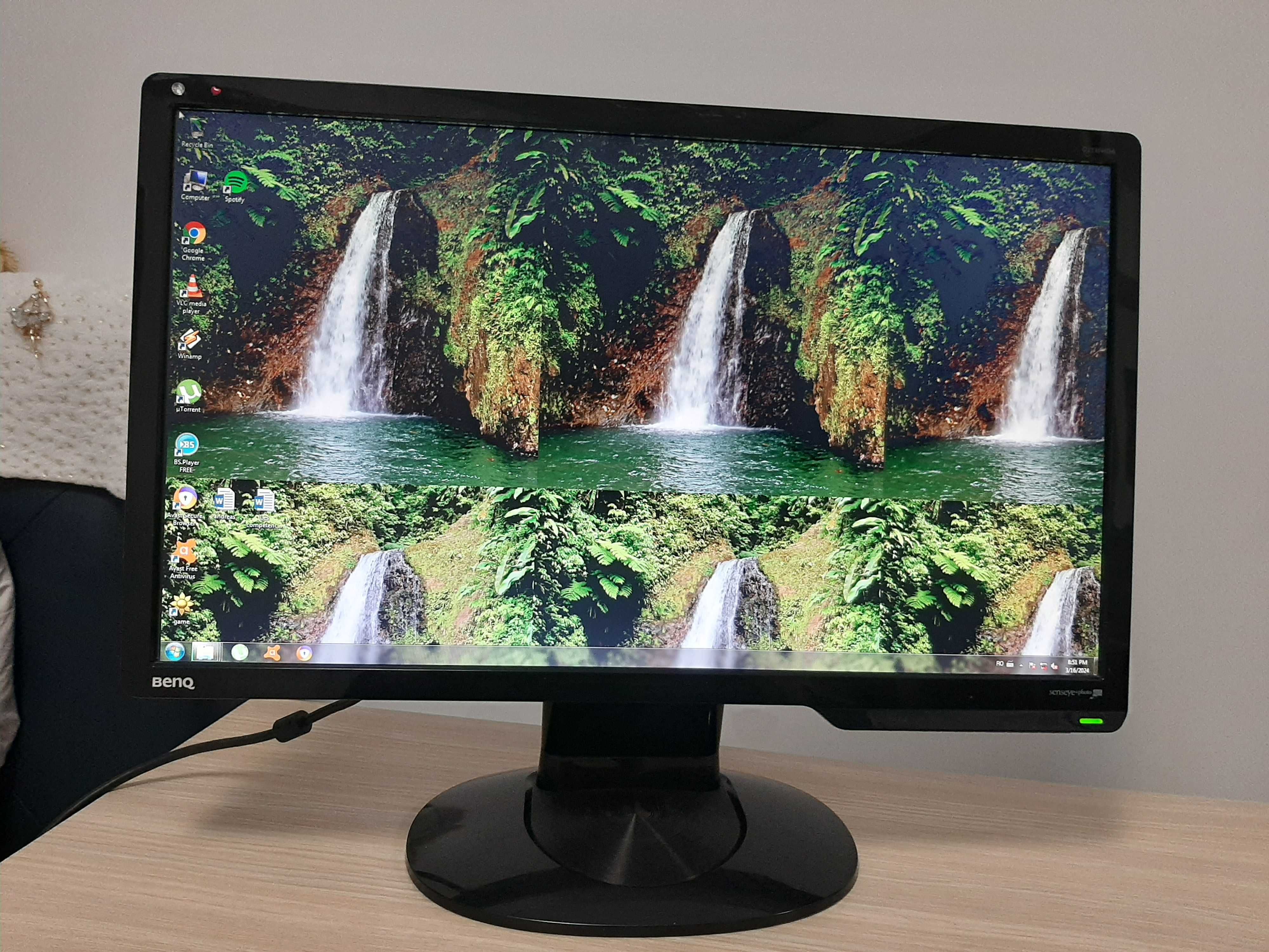 Set Birou + Monitor LCD BenQ + Unitate PC Delux + Tastatură A4Tech USB