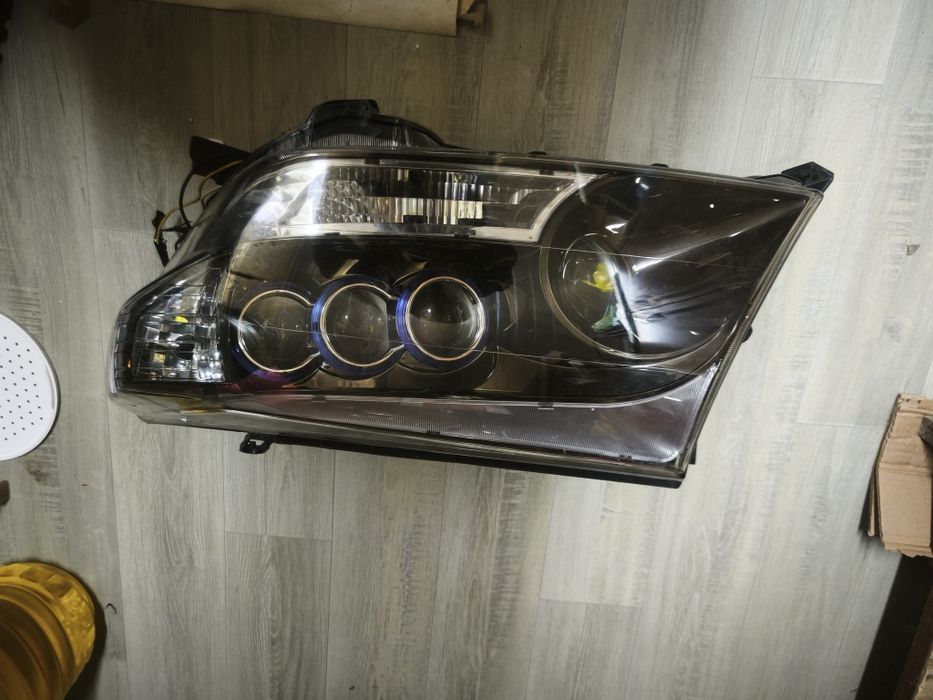 Передние Фары правая и левая от Toyota Land Cruzer 200 старый кузов