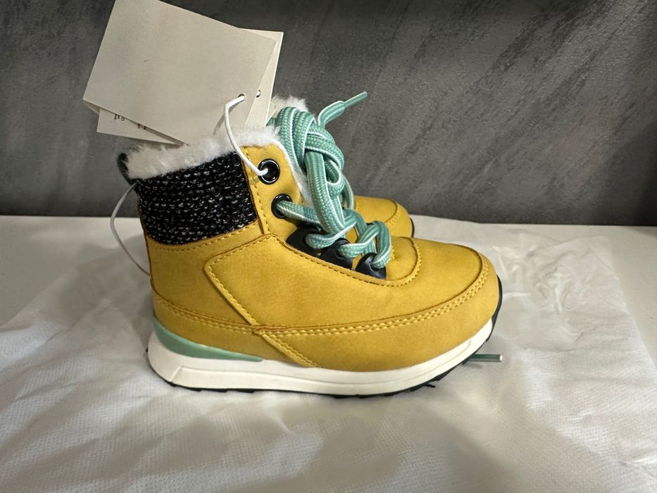 Reserved Бебешки детски зимни затворени обувки боти 22/23