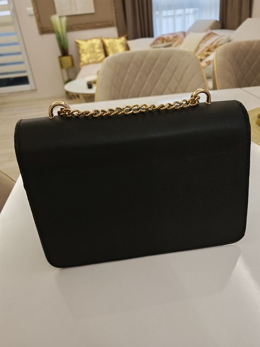 Дамска чанта черна Guess