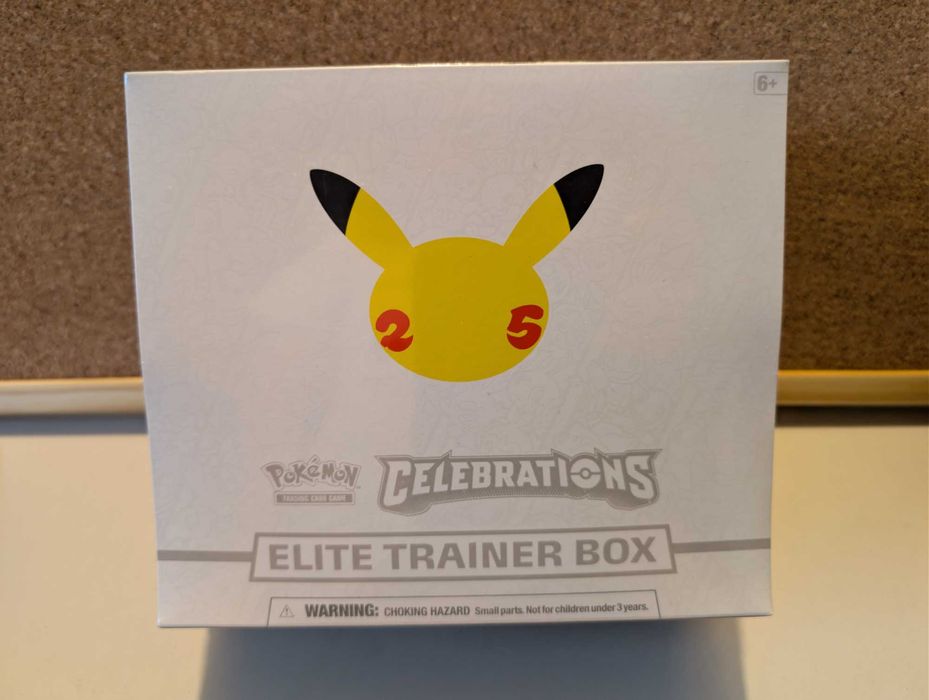 Pokémon TCG: Celebrations 25th – Elite Trainer Box, nou și sigilat