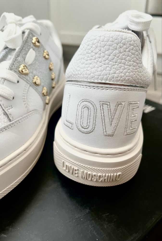 Уникални Love Moshino