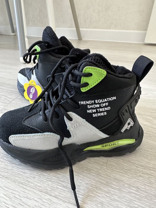 Продам новые ботинки