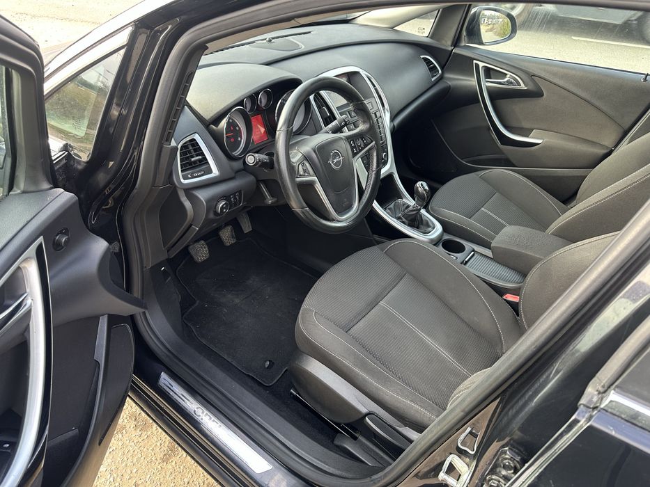 Opel astra j  fab2012  disel 17 acte la zi fiscal pret3150 euro
