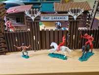 Vintage toy-Fort Laramie-cowboy și indieni