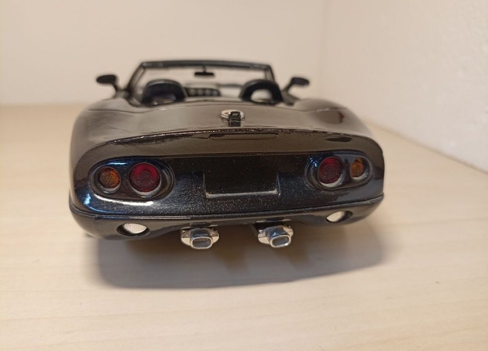 Shelby series1 
Scara 1:18
Bburago 

Pozele reflectă realitatea. Se vi