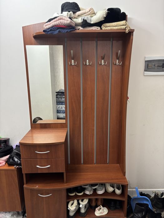 Продается мебель прихожая, шкаф и комод