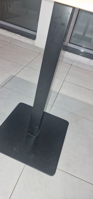 Маса за заведение, чугунена основа