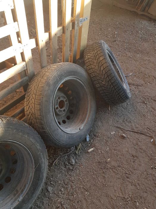 3 броя зимни гуми 15ки с джанти 195/65 R15