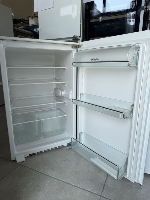 Малък хладилник Миеле за вграждане
