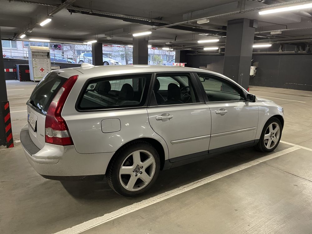 Volvo V50 MOMENTUM 2005г   .