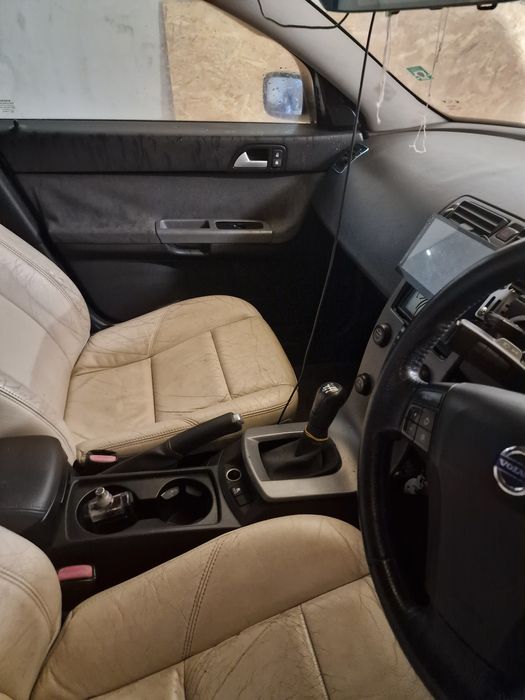 Volvo s40 2.0 diesel doar dezmembrez nu o vand întreaga