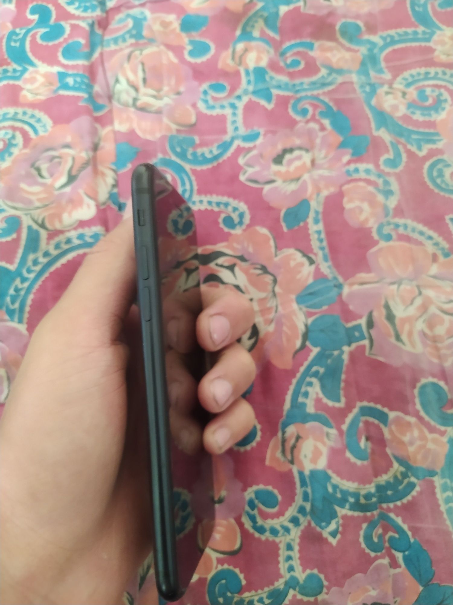 Iphone se 2020 74% radnoy usta kormagan.abmen bor.