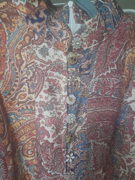 Красива рокля около коляното