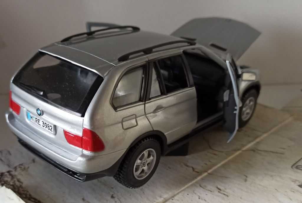 Macheta BMW X5 E53 silver 2001 - Maisto 1/24