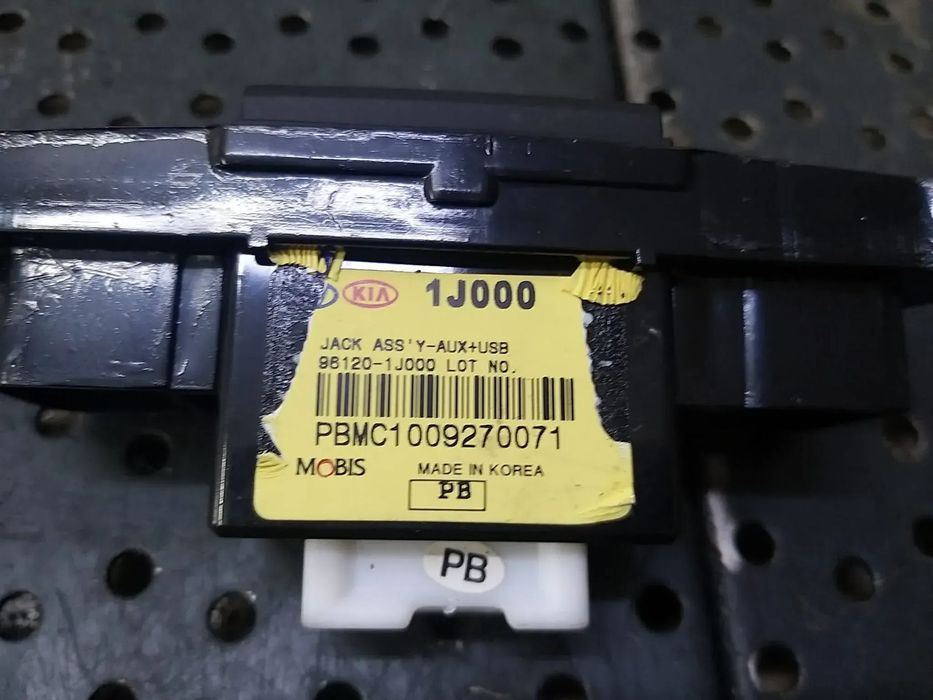 Port usb aux hyundai i20 98120-1j000