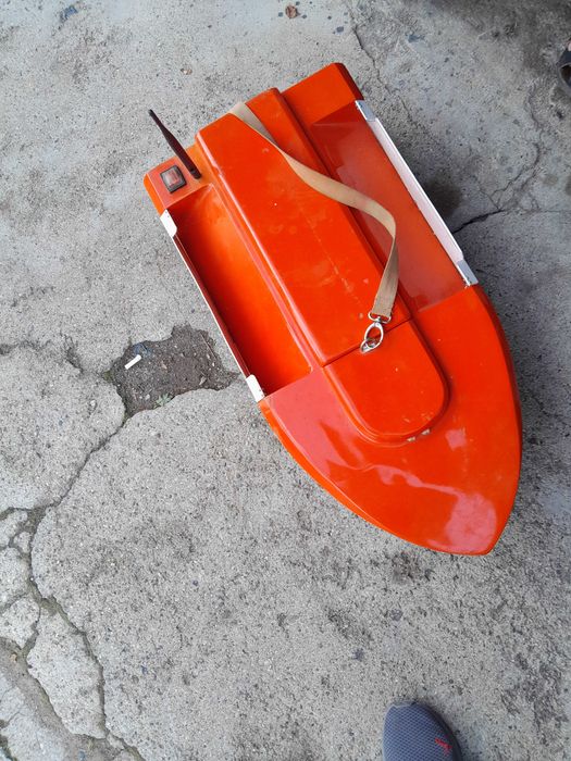 Рибарска лодка за риболов