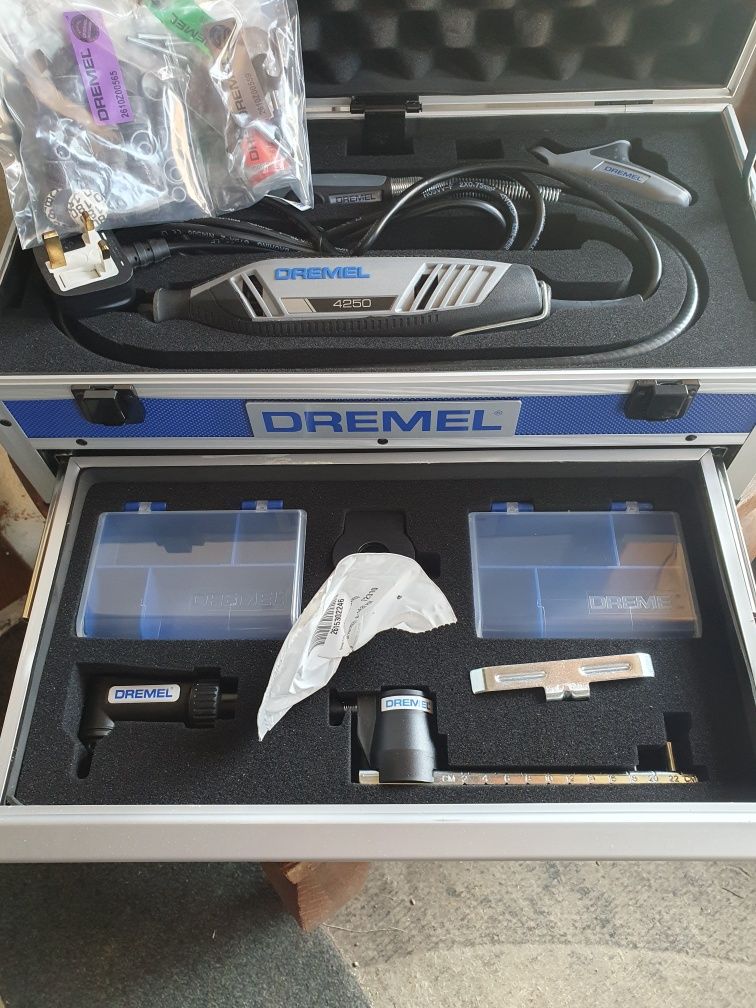 Masina Dremel Universala.