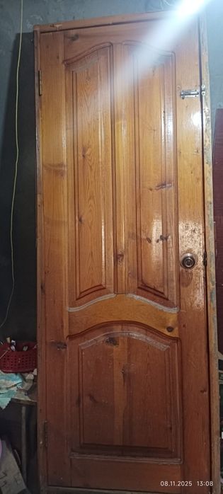 Тахтали эшик сотилади буйи 2,10 эни 78см холати зур манзил Сагдианада