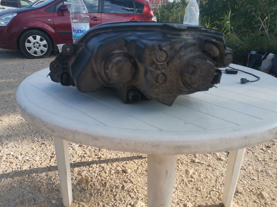 Десен фар за Киа Соренто 02-11 г.