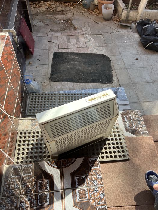 Это электрический напольный обогреватель-конвектор