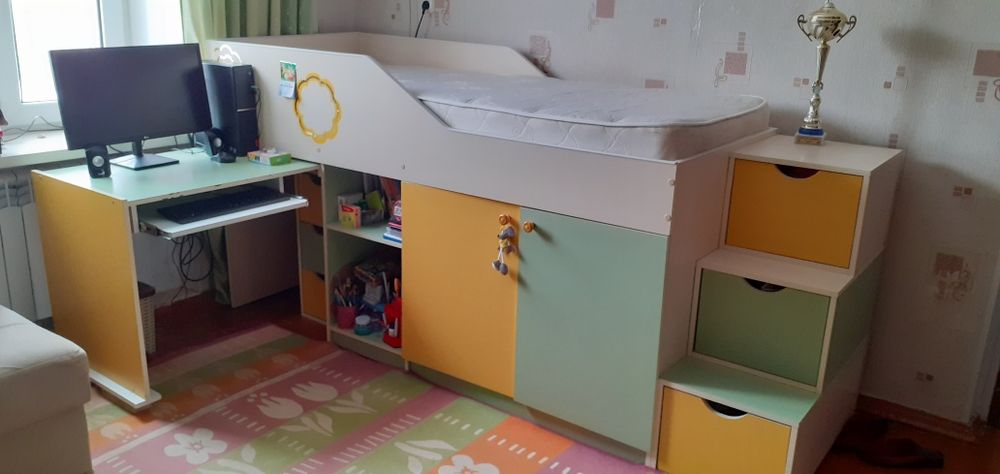 Кровать детская .