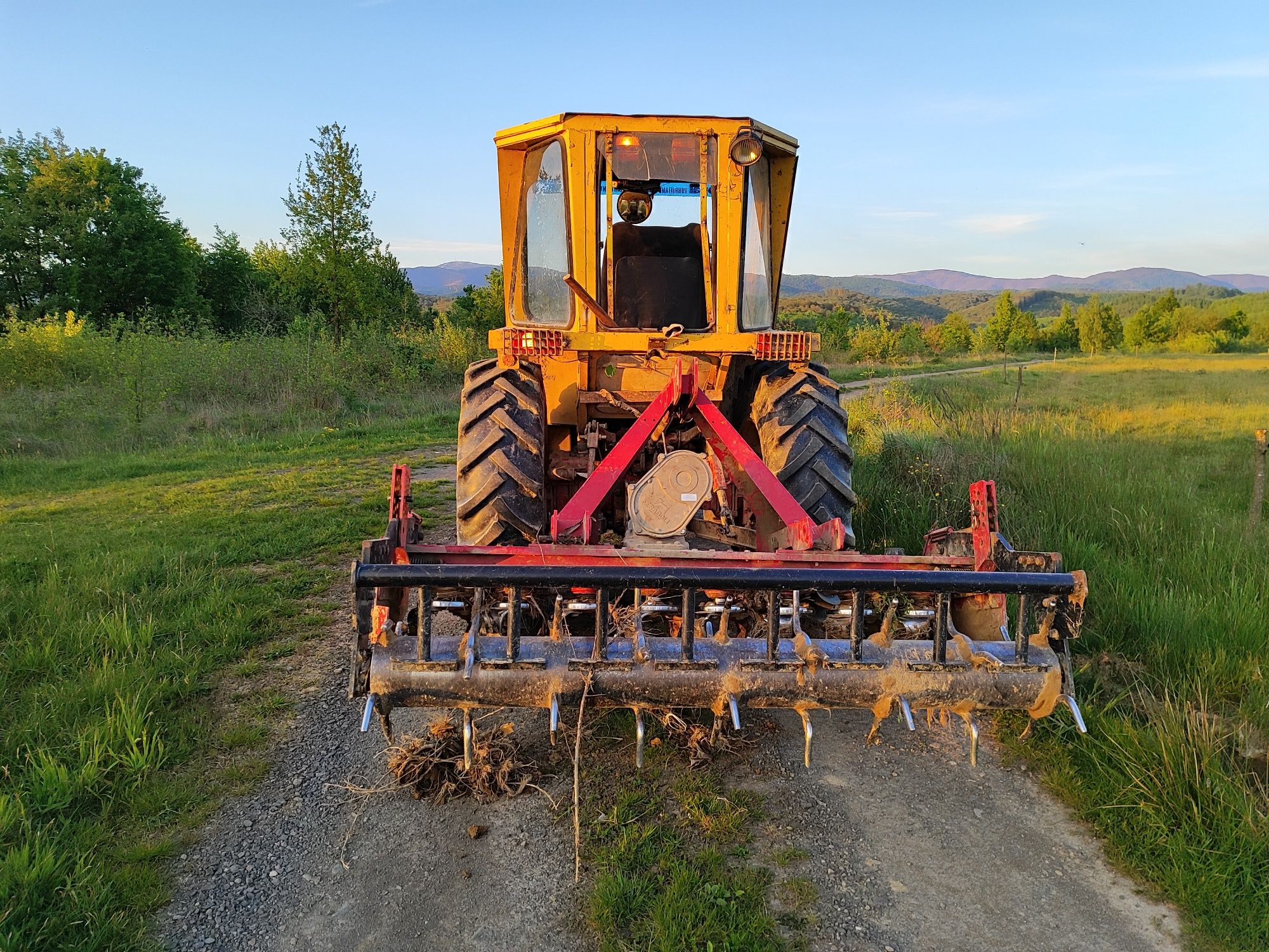 tractor4×4 in 4 pistoane cu. ( Tot cu freza )