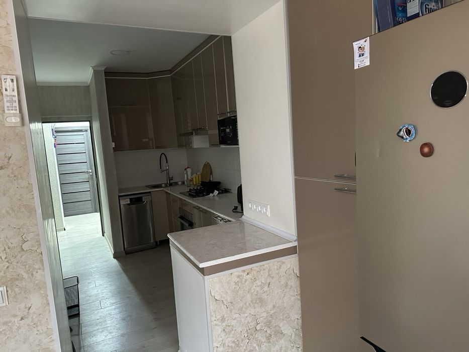 Продаётся 3-х ком. квартира 77 серия,  Зарафшан