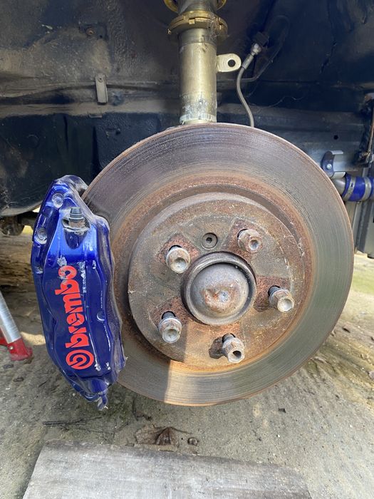 Брембо спирачни апарати за бмв е46