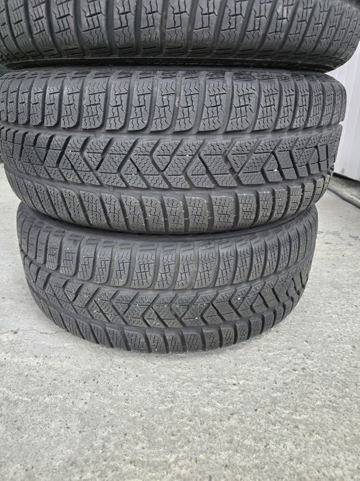 4 Броя 215/55/17 Pirelli 7,2mm